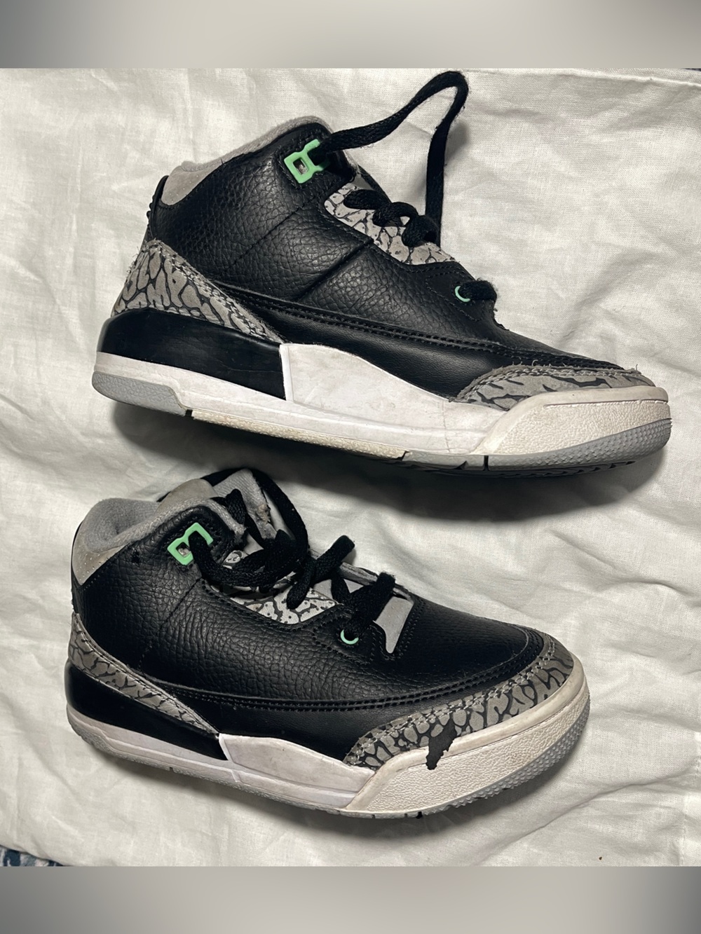 Kids Air Jordans 3 Retro Green Glow